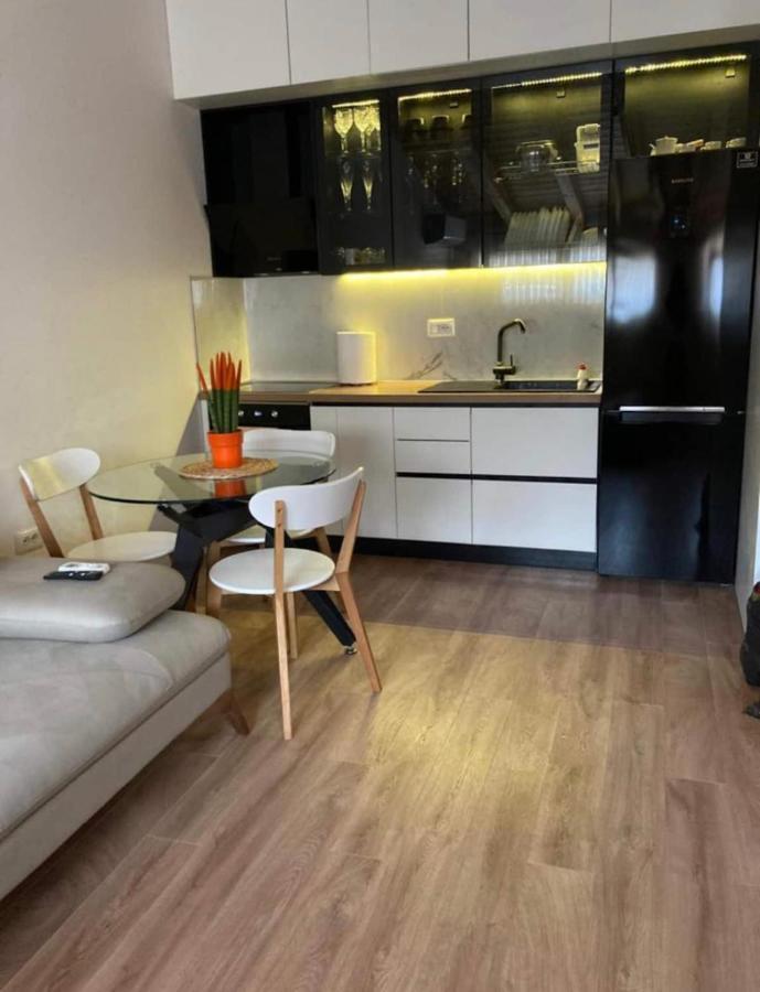 Lovely Loft 1-Bedroom In The Heart Of ติรานา ภายนอก รูปภาพ