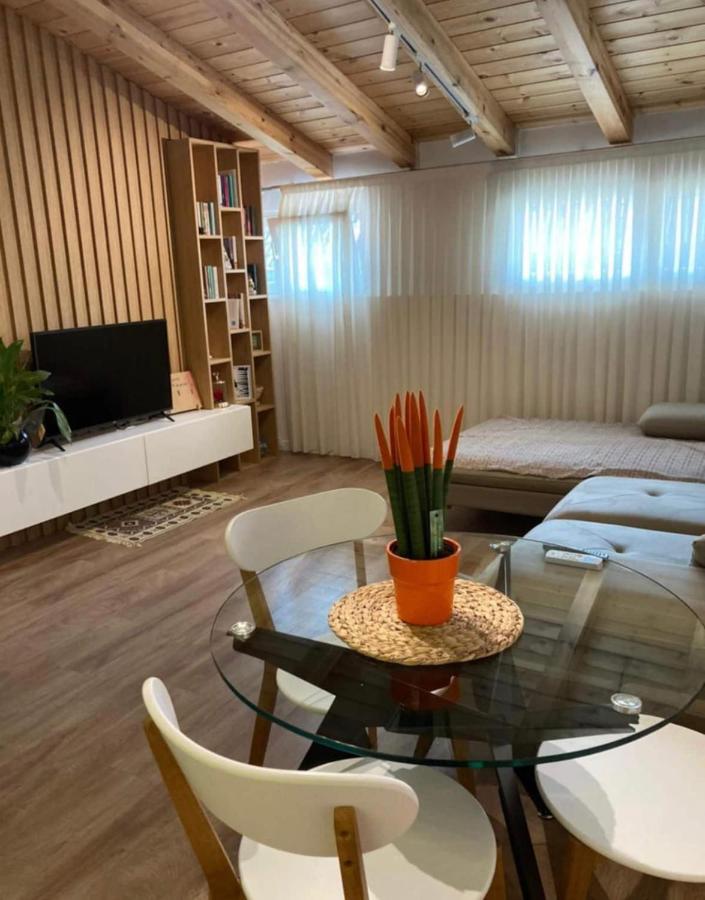 Lovely Loft 1-Bedroom In The Heart Of ติรานา ภายนอก รูปภาพ