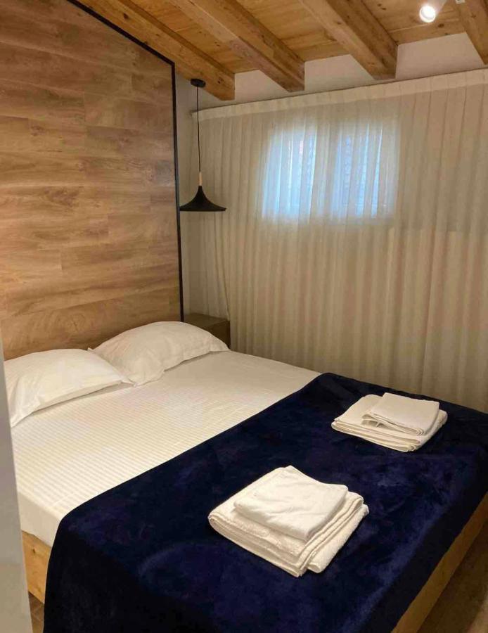 Lovely Loft 1-Bedroom In The Heart Of ติรานา ภายนอก รูปภาพ
